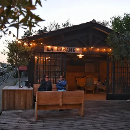 Le Pavillon Bleu מלון 3*