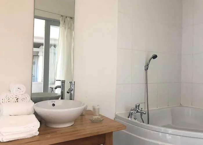 Hotel Le Pavillon Bleu